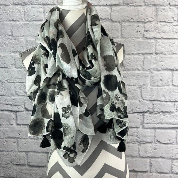 Scarf Black and White with Pink Accent Tassel Corners - Picture 1 of 3